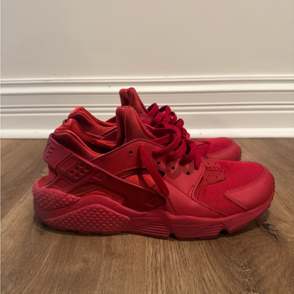 Nike Air Huarache Triple Red Used Size 10.5